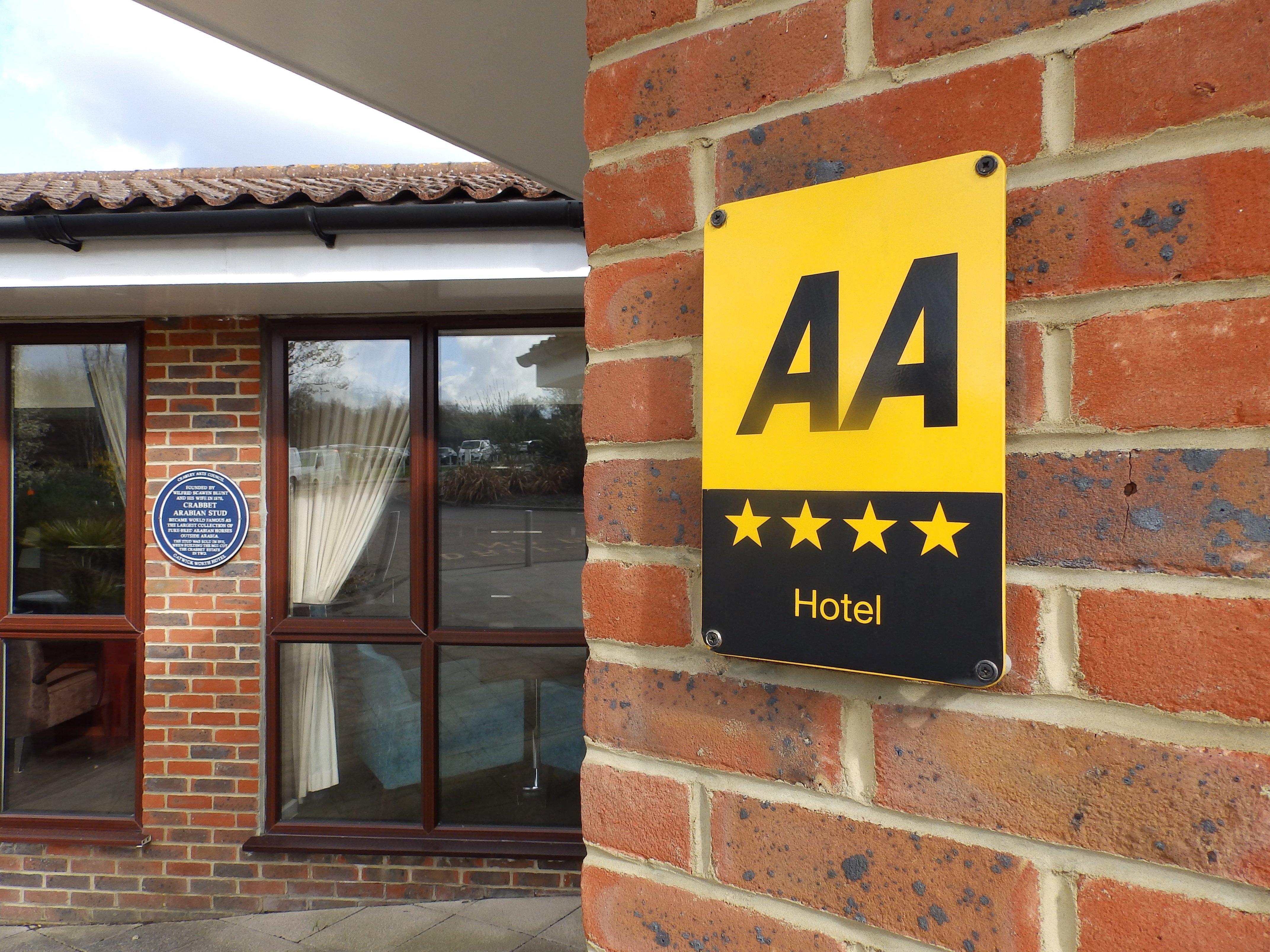 Holiday Inn London Gatwick - Worth By Ihg Copthorne  Exterior photo