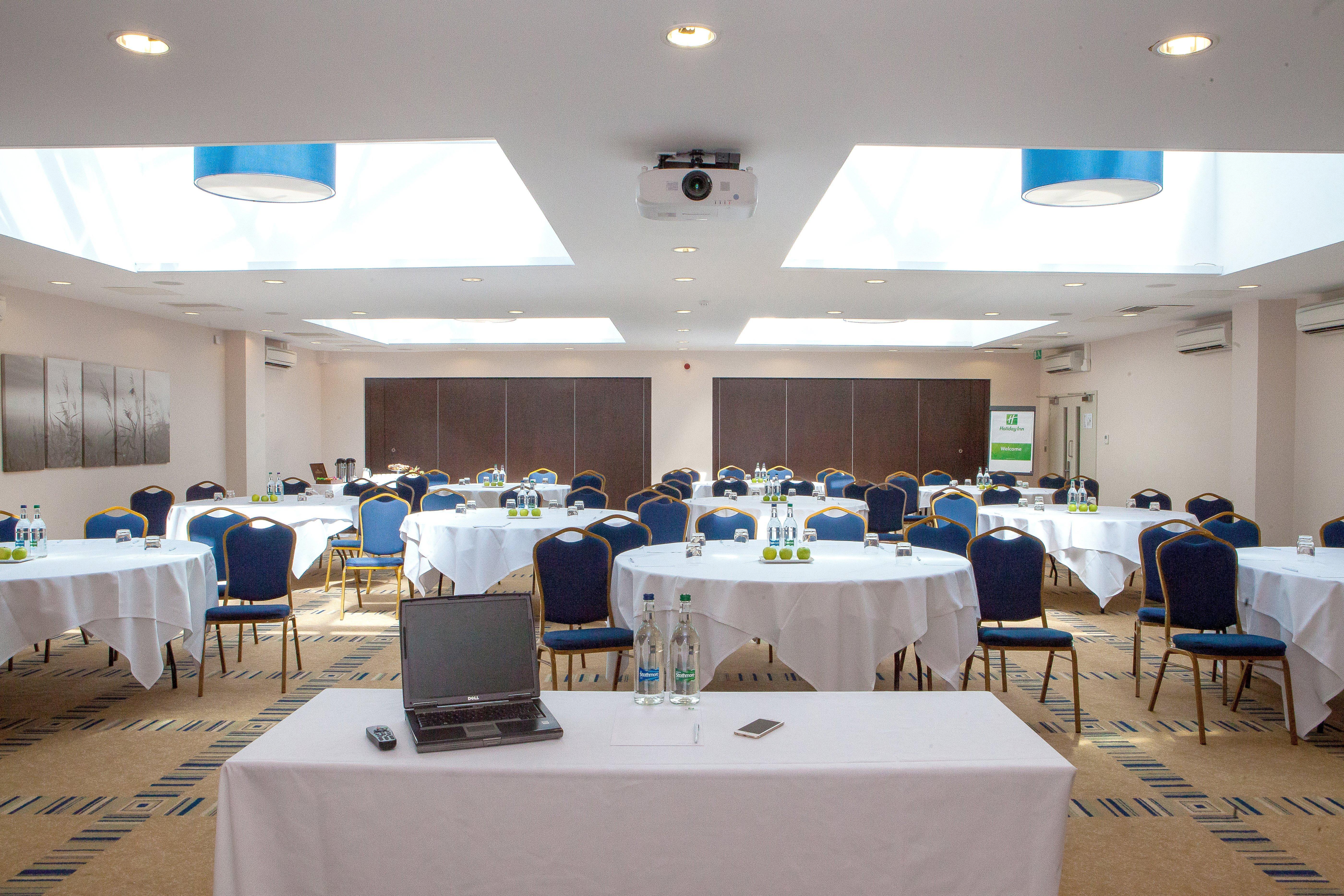 Holiday Inn London Gatwick - Worth By Ihg Copthorne  Exterior photo