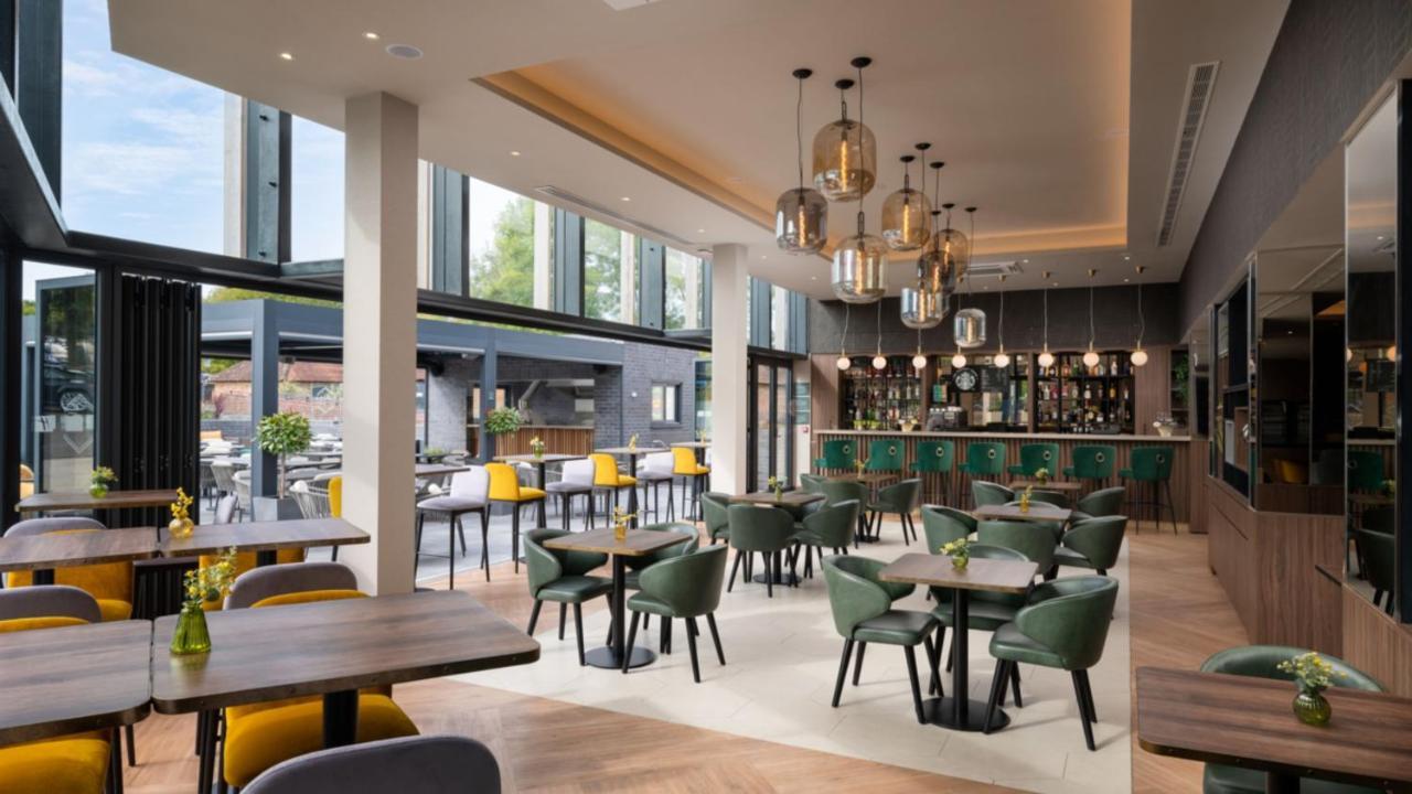 Holiday Inn London Gatwick - Worth By Ihg Copthorne  Exterior photo