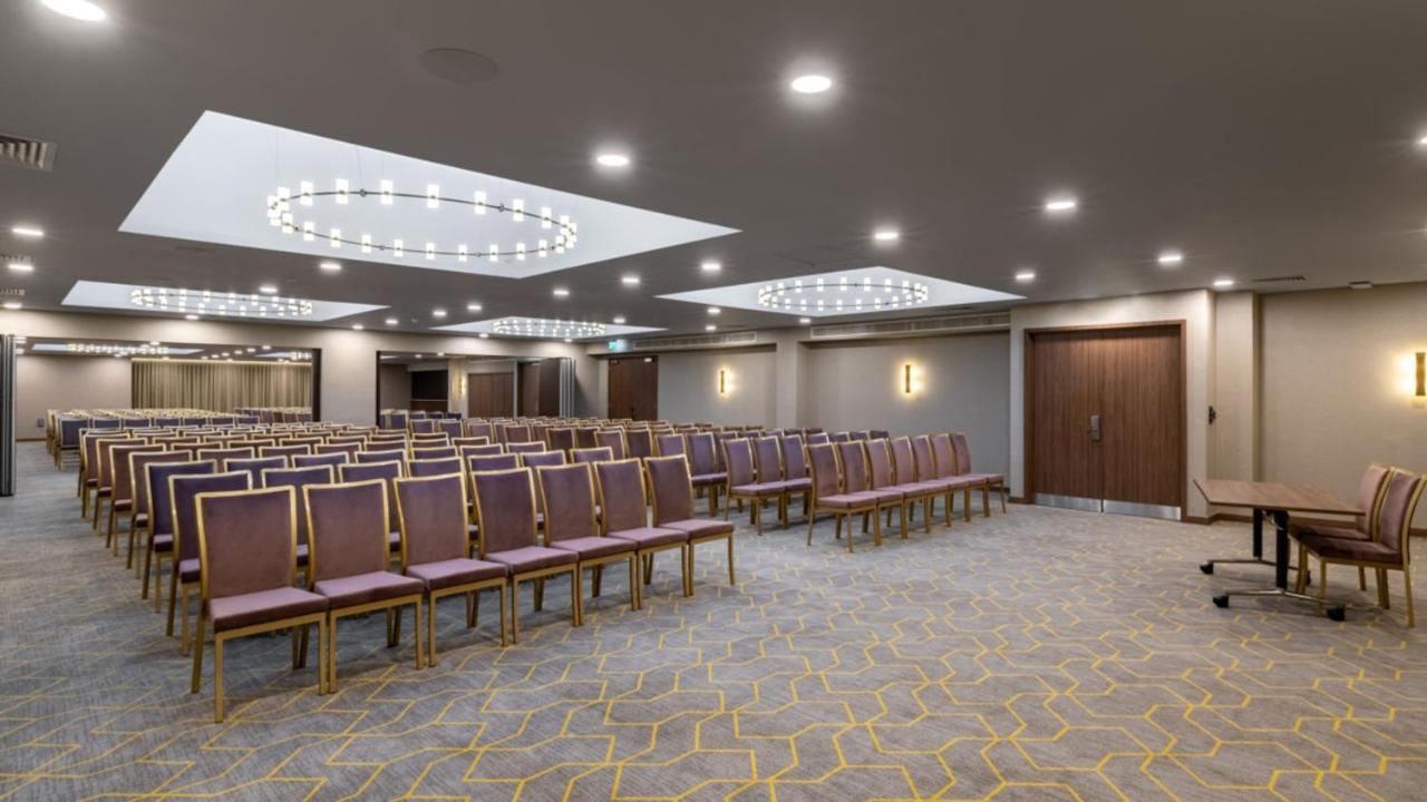 Holiday Inn London Gatwick - Worth By Ihg Copthorne  Exterior photo