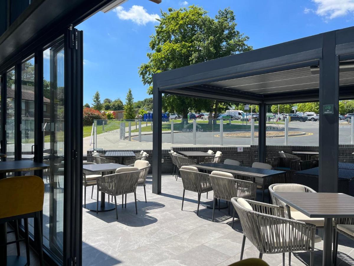 Holiday Inn London Gatwick - Worth By Ihg Copthorne  Exterior photo