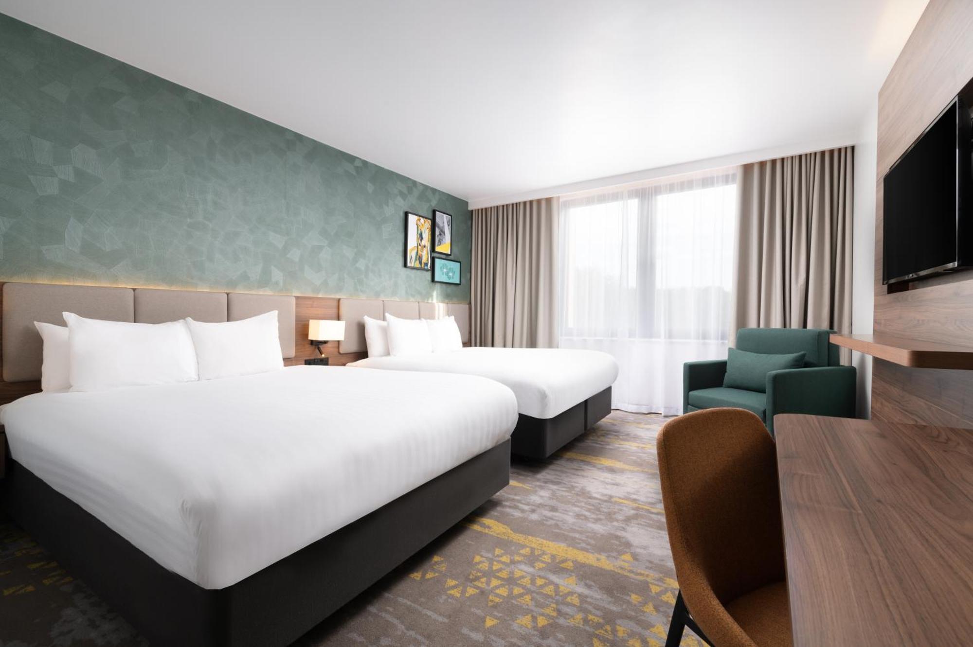 Holiday Inn London Gatwick - Worth By Ihg Copthorne  Exterior photo
