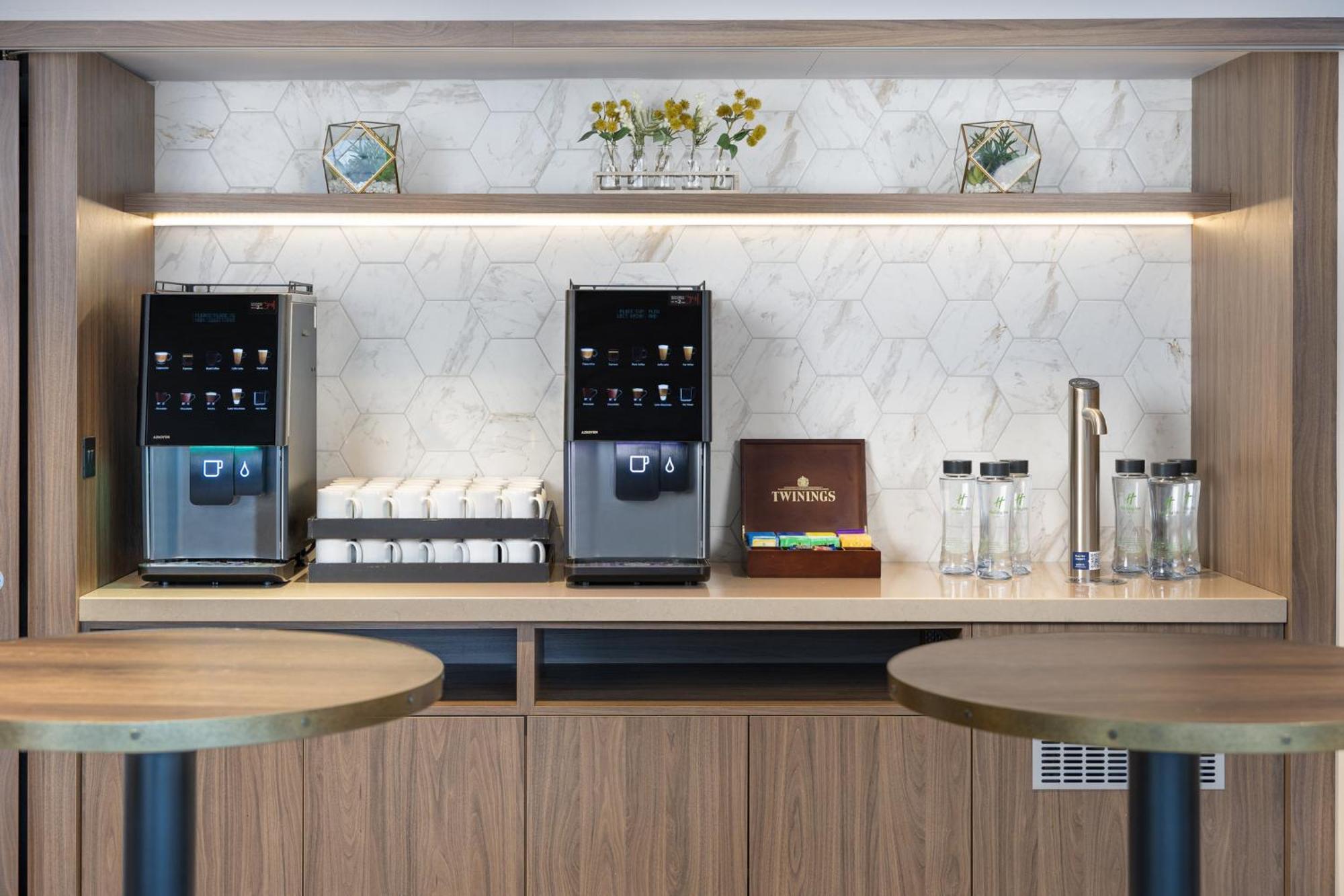 Holiday Inn London Gatwick - Worth By Ihg Copthorne  Exterior photo