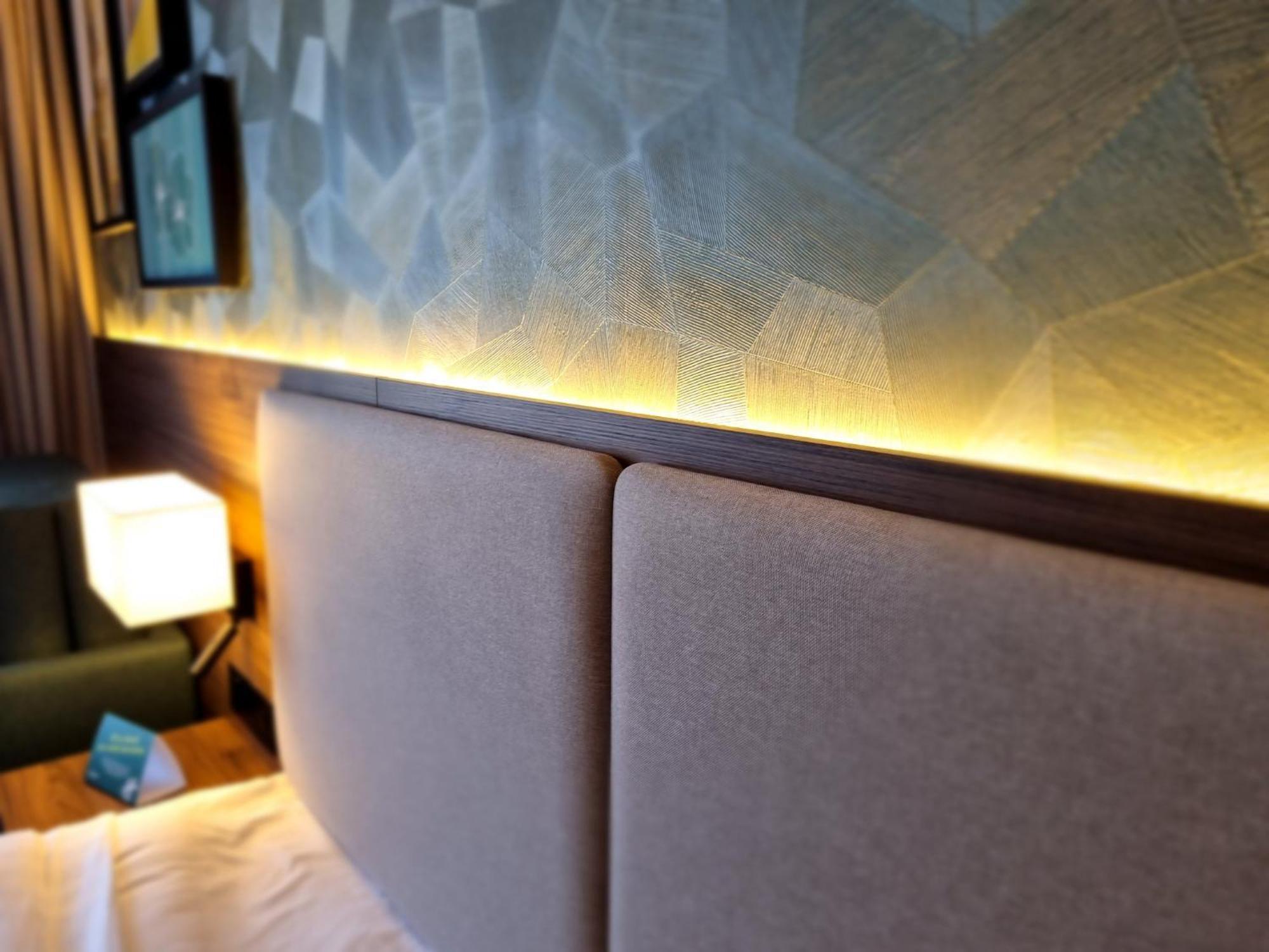 Holiday Inn London Gatwick - Worth By Ihg Copthorne  Exterior photo