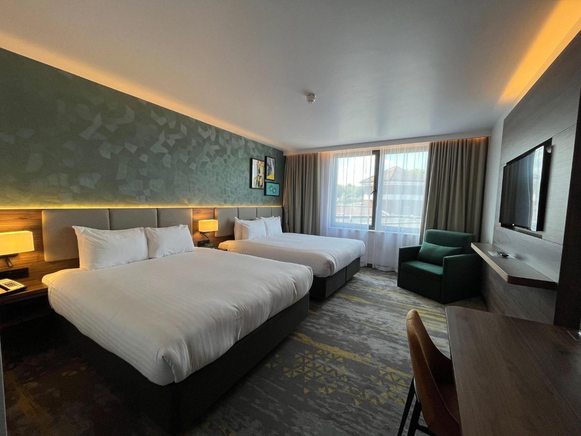 Holiday Inn London Gatwick - Worth By Ihg Copthorne  Exterior photo