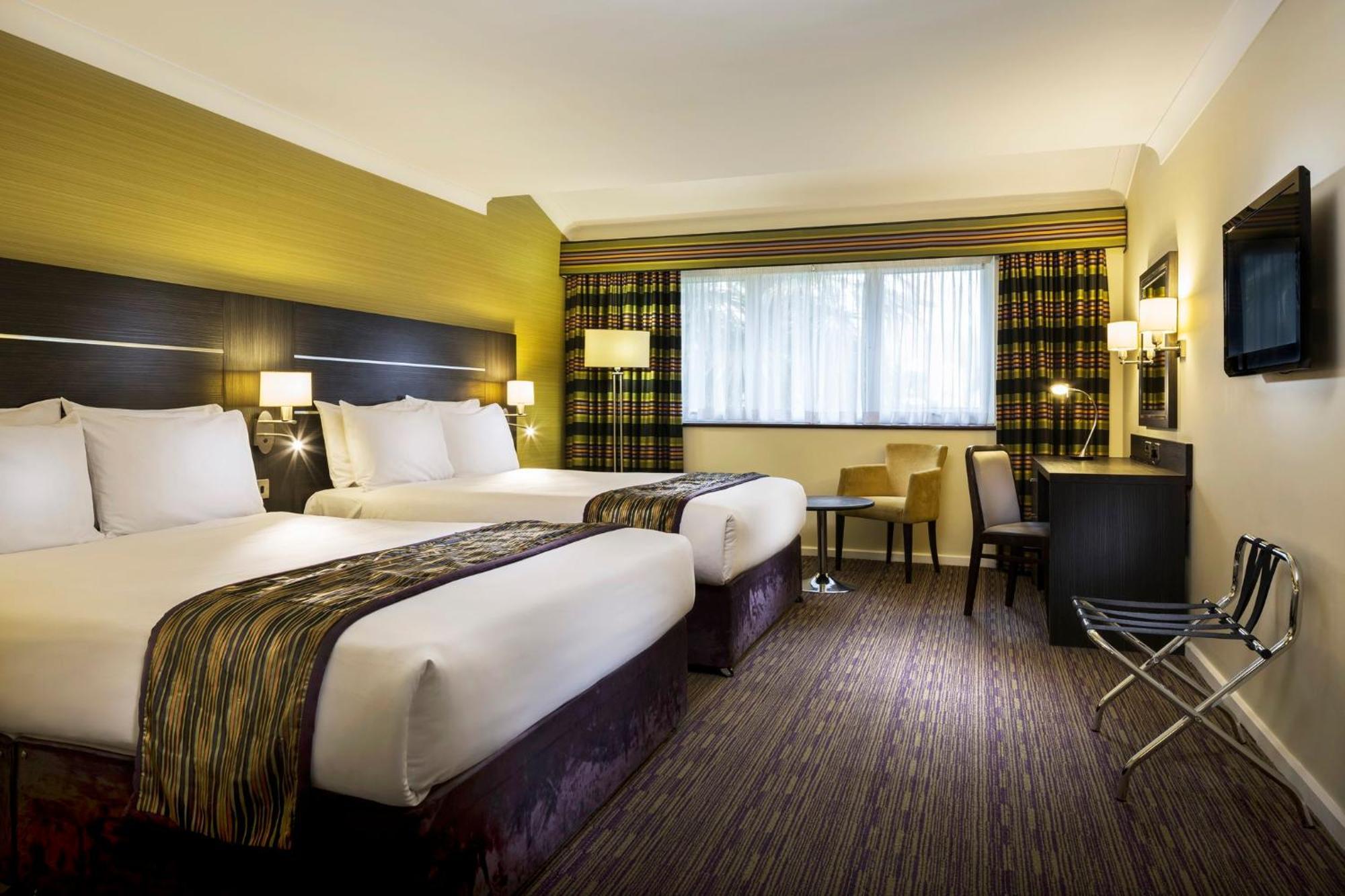 Holiday Inn London Gatwick - Worth By Ihg Copthorne  Exterior photo