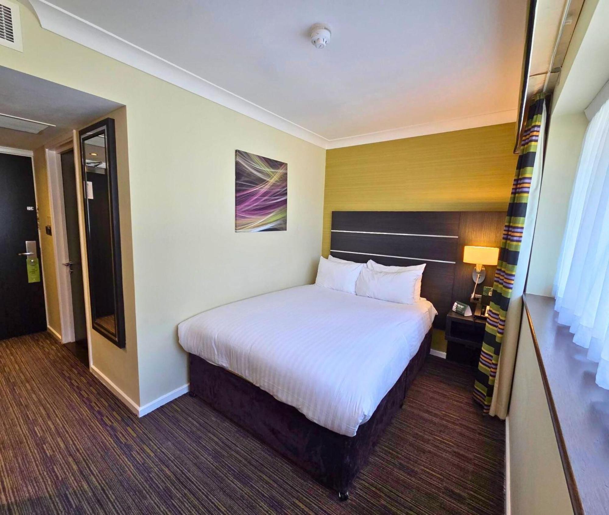Holiday Inn London Gatwick - Worth By Ihg Copthorne  Exterior photo
